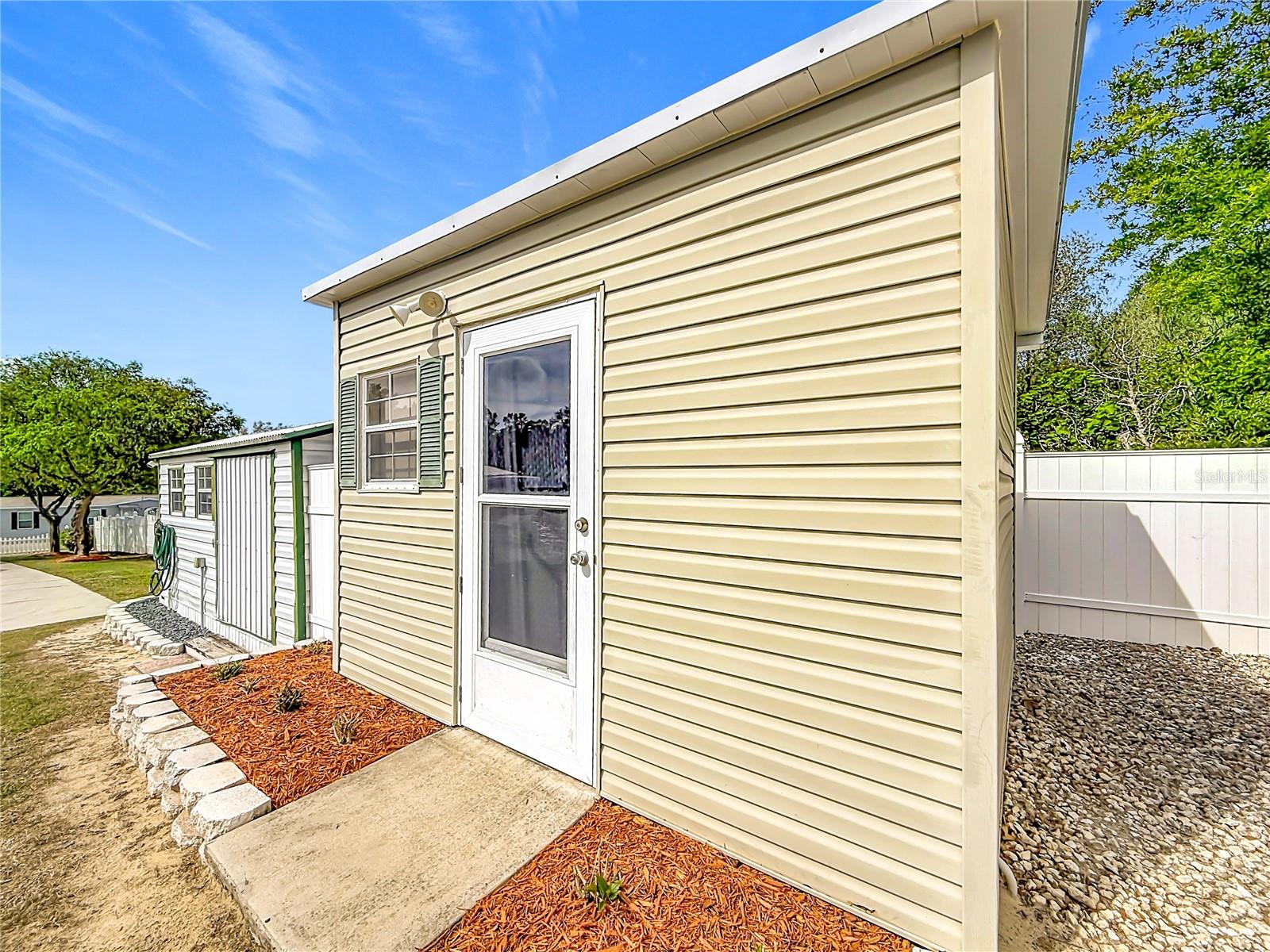 111 MARK AVE, LADY LAKE, FL, 32159