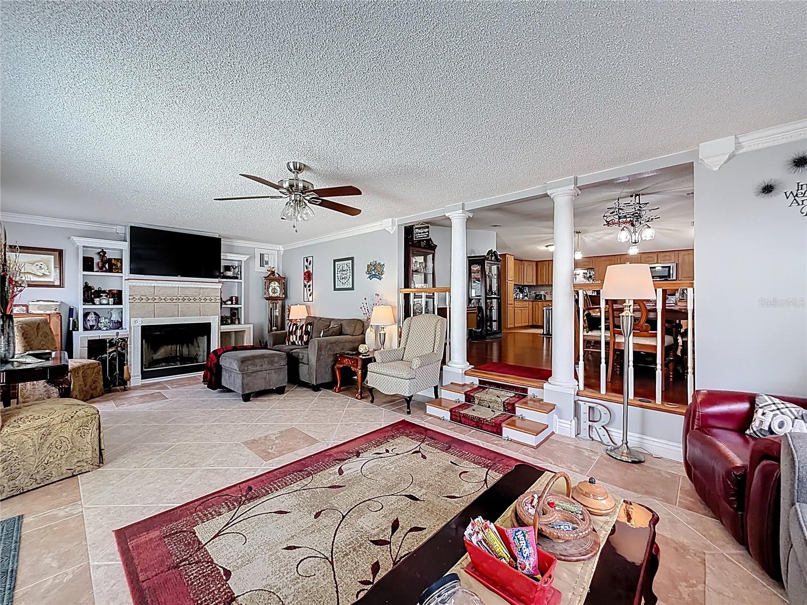 111 MARK AVE, LADY LAKE, FL, 32159