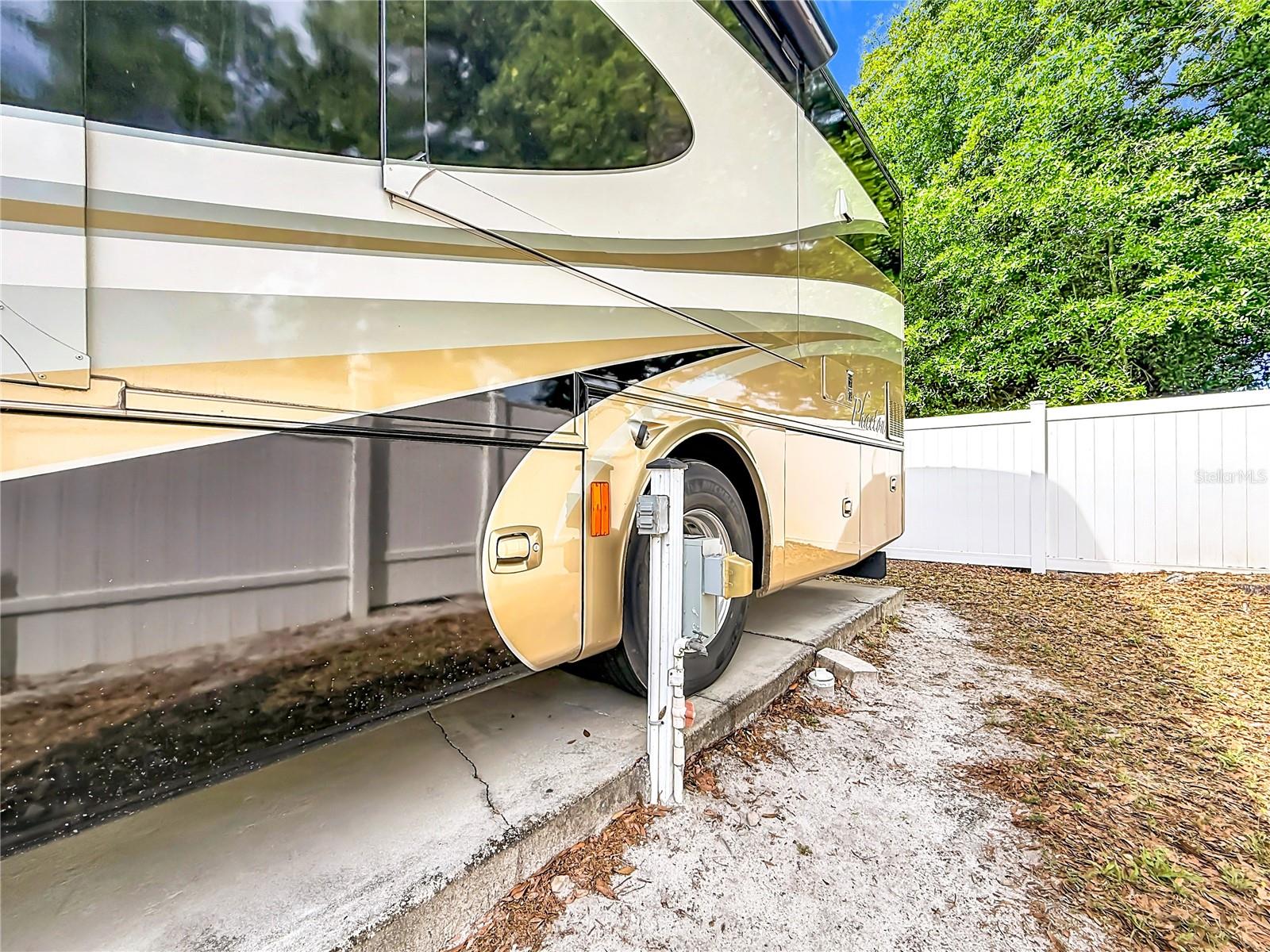 111 MARK AVE, LADY LAKE, FL, 32159