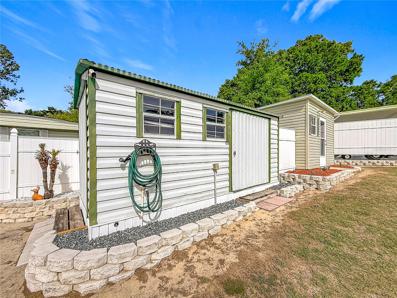 111 MARK AVE, LADY LAKE, FL, 32159
