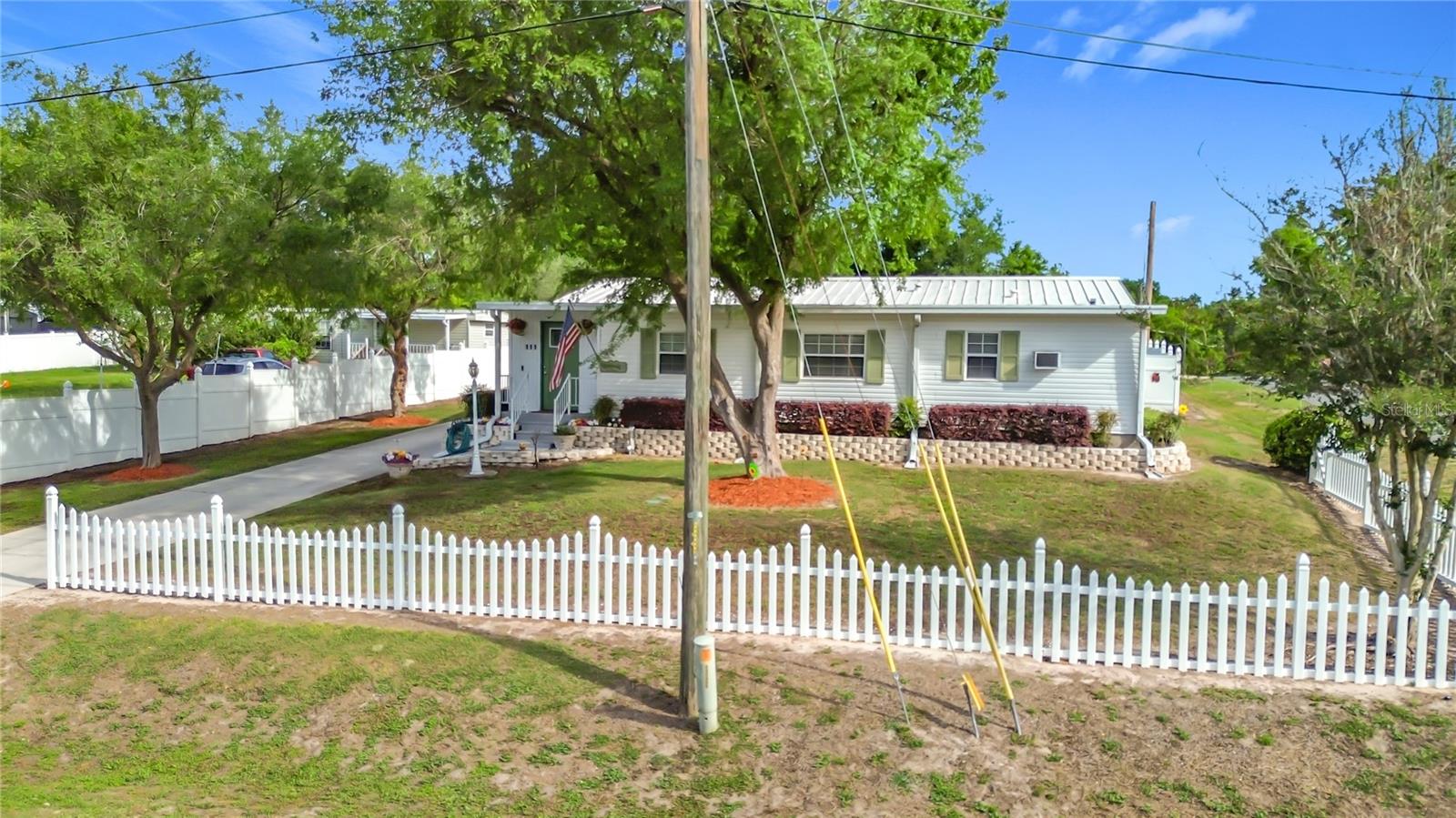 111 MARK AVE, LADY LAKE, FL, 32159