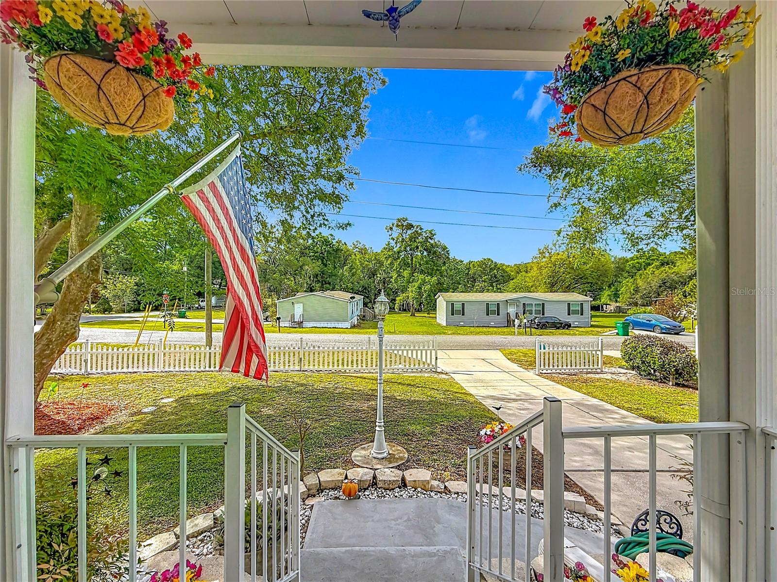 111 MARK AVE, LADY LAKE, FL, 32159