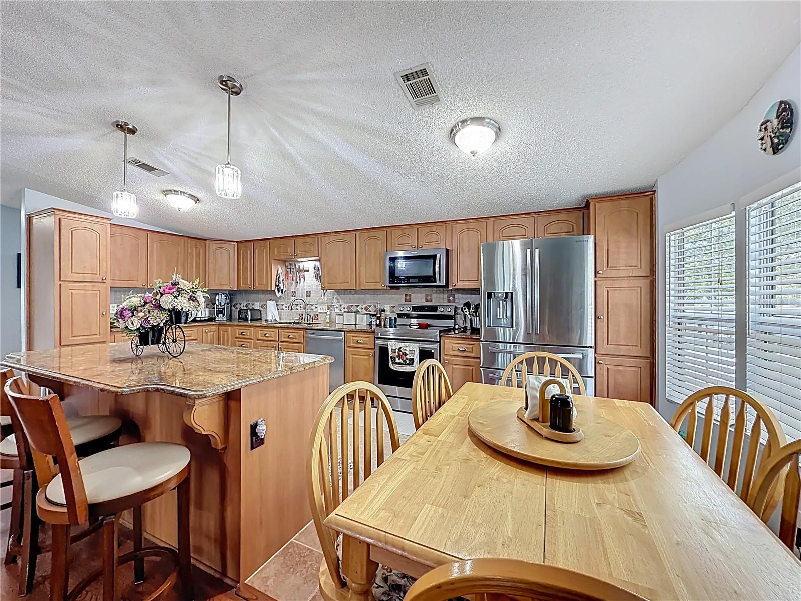111 MARK AVE, LADY LAKE, FL, 32159