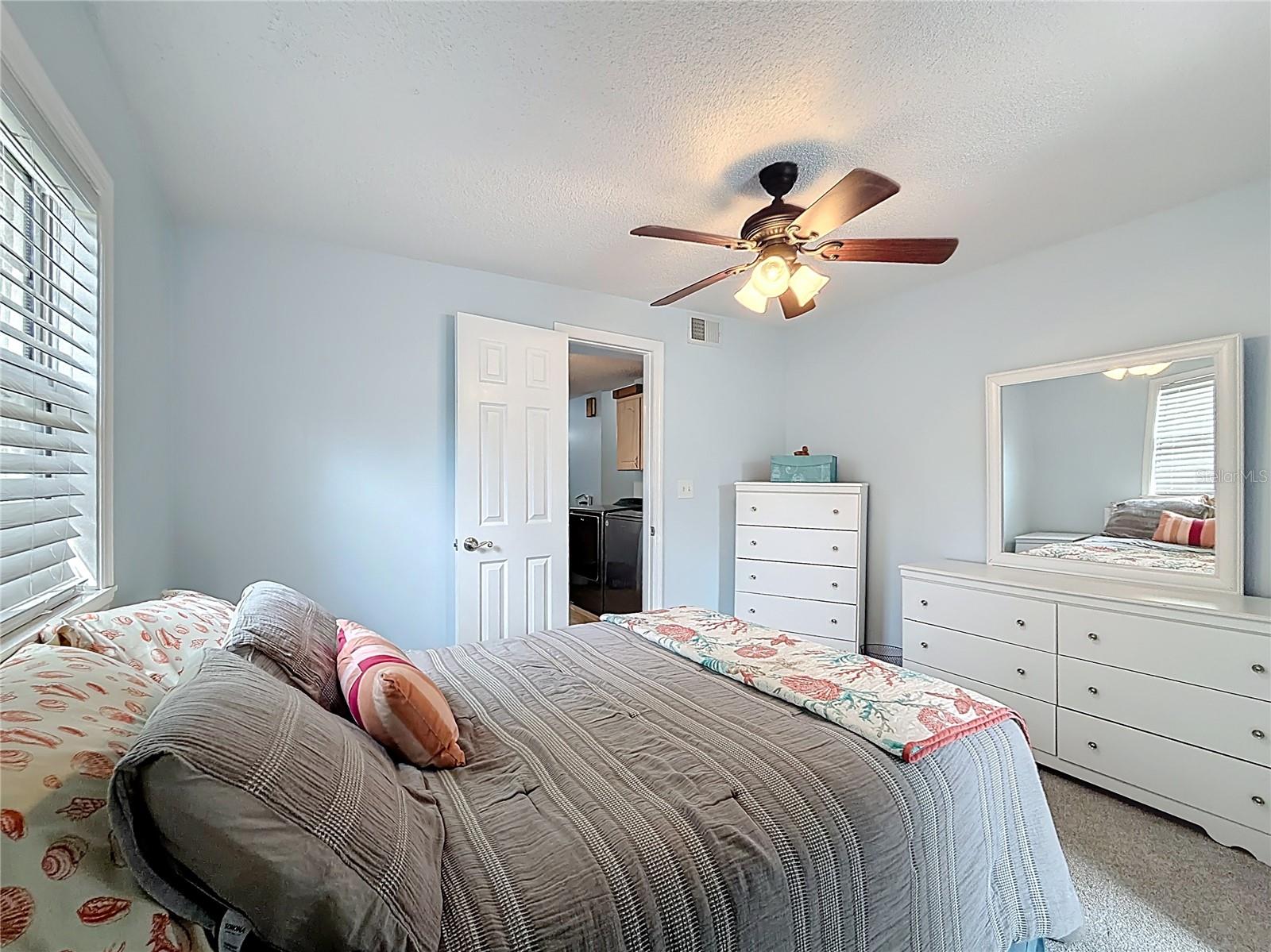 111 MARK AVE, LADY LAKE, FL, 32159