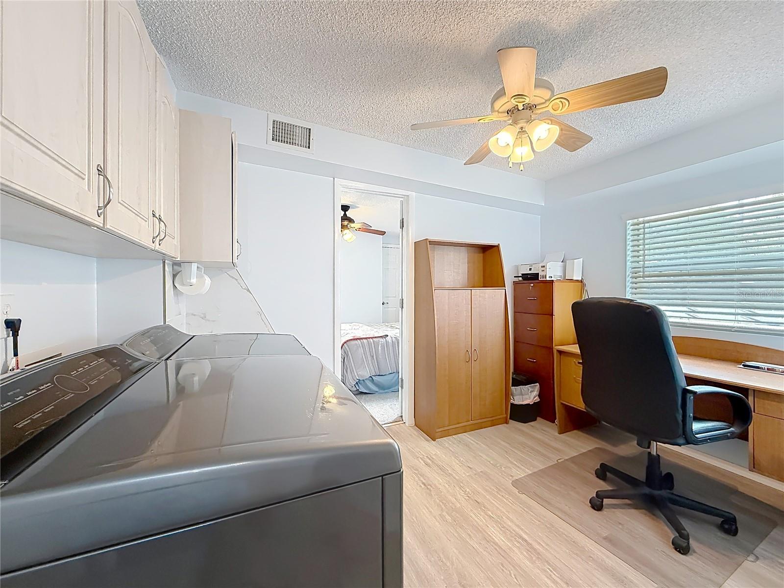 111 MARK AVE, LADY LAKE, FL, 32159