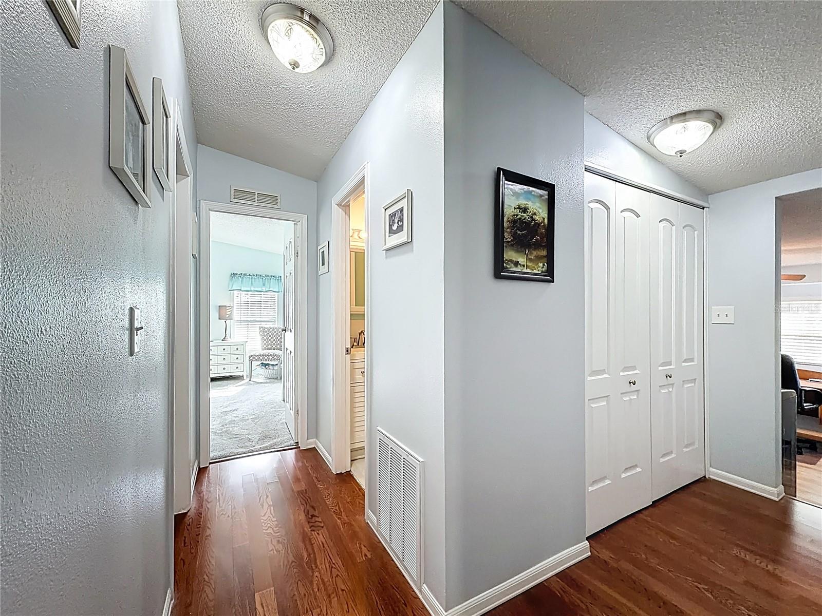 111 MARK AVE, LADY LAKE, FL, 32159