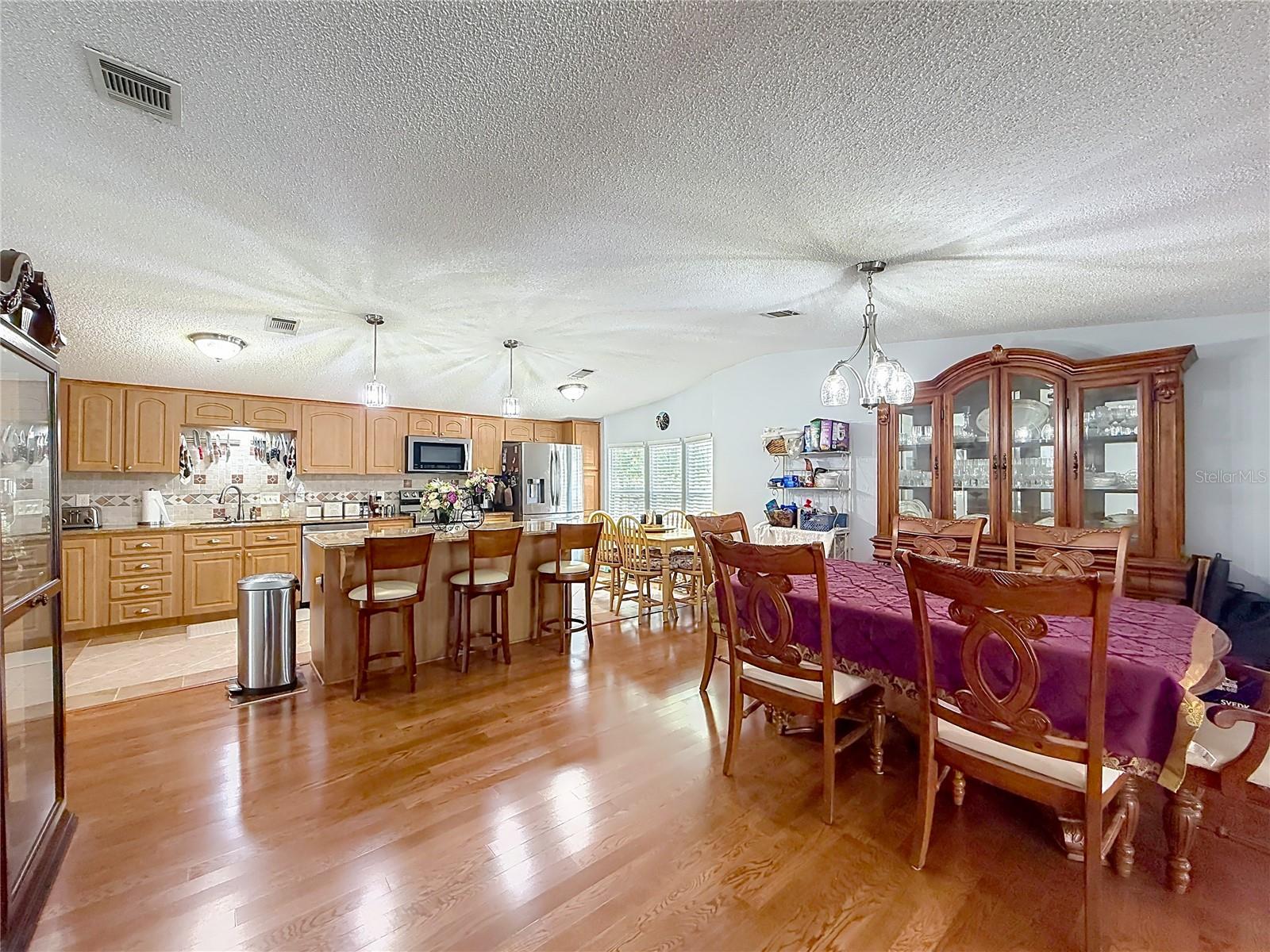 111 MARK AVE, LADY LAKE, FL, 32159