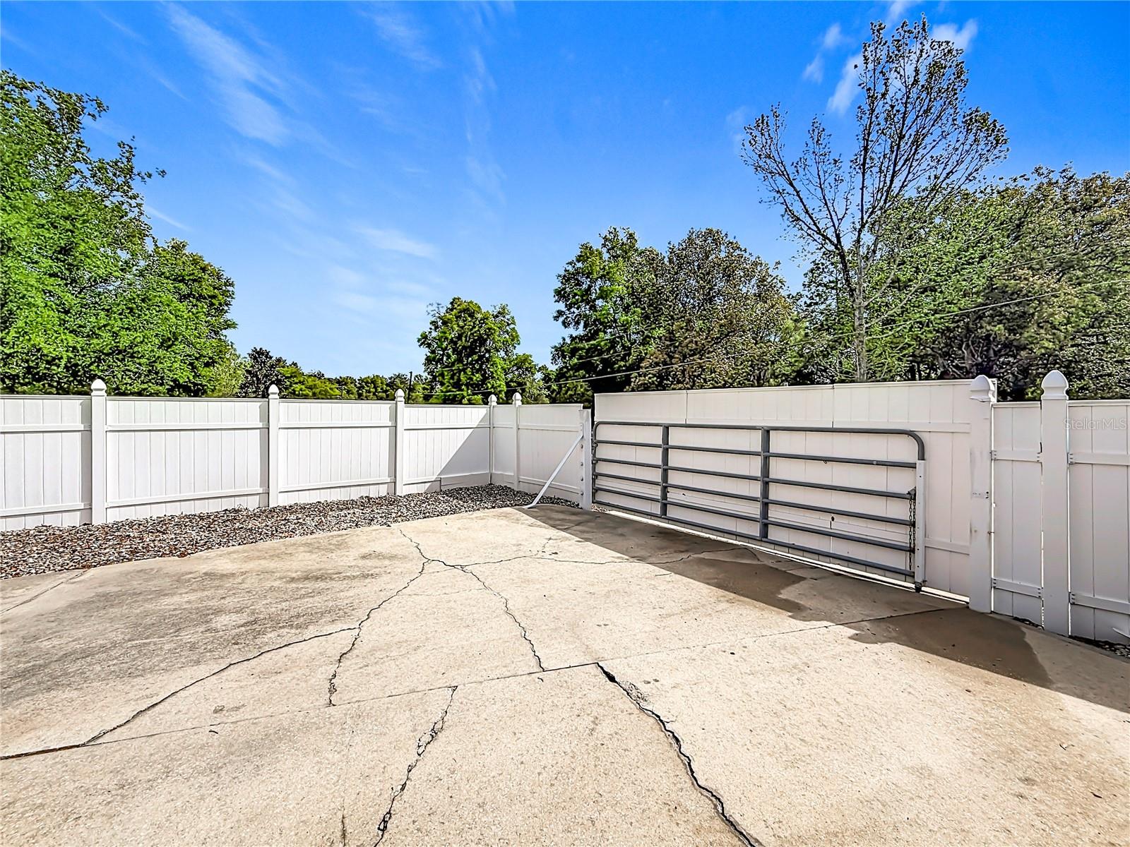 111 MARK AVE, LADY LAKE, FL, 32159