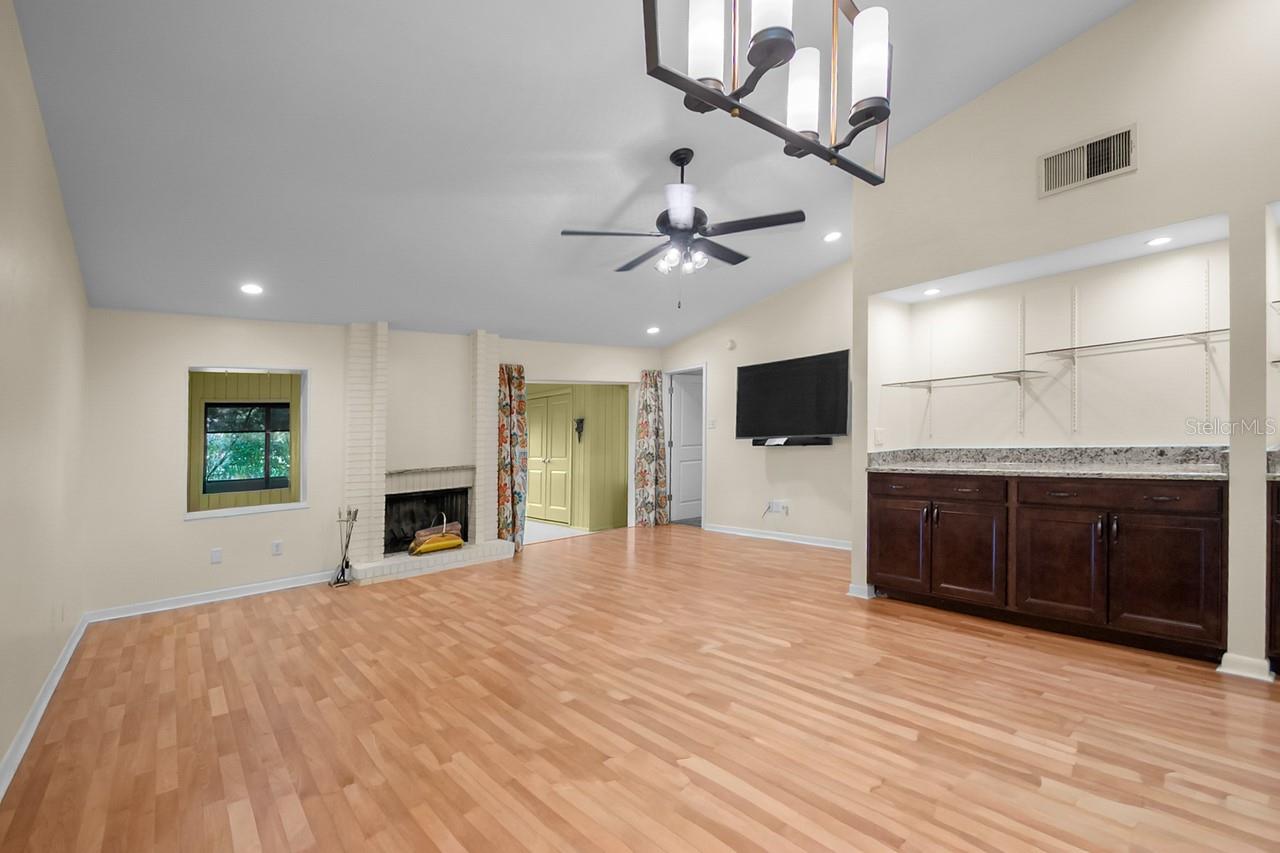 16 ESCONDIDO CIR #223, ALTAMONTE SPRINGS, FL, 32701
