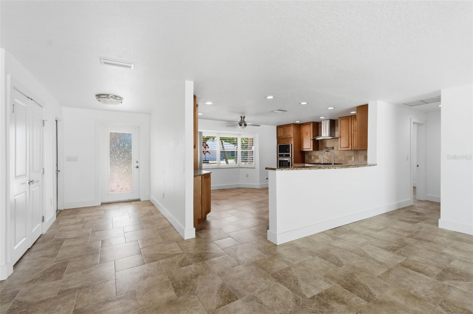 Foyer/Kitchen