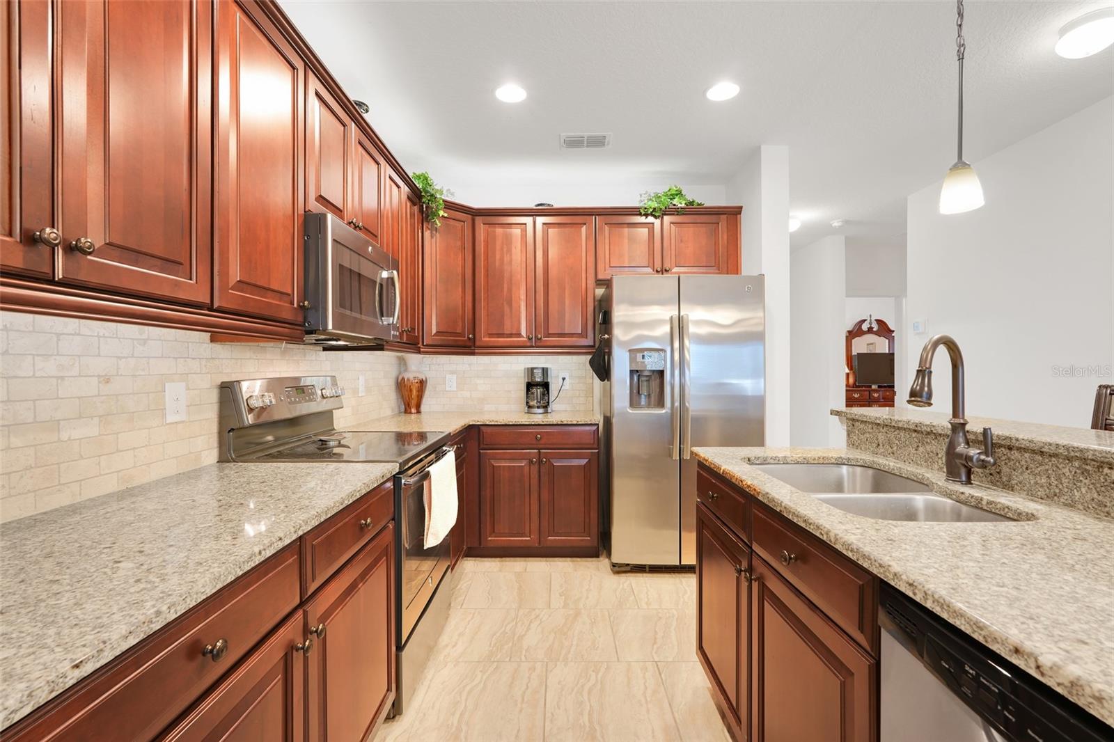 489 KESTREL DR, GROVELAND, FL, 34736