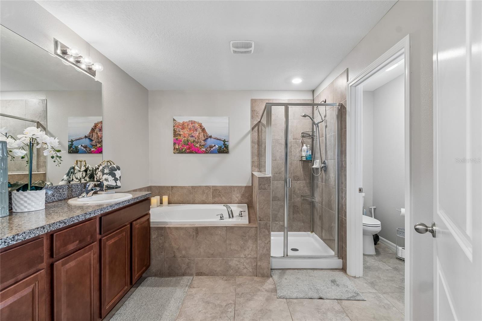 Owner's ensuite bathroom