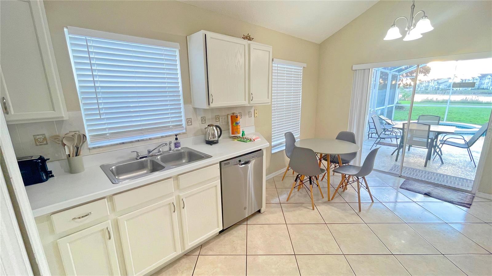 642 PINEWOOD DR, DAVENPORT, FL, 33896