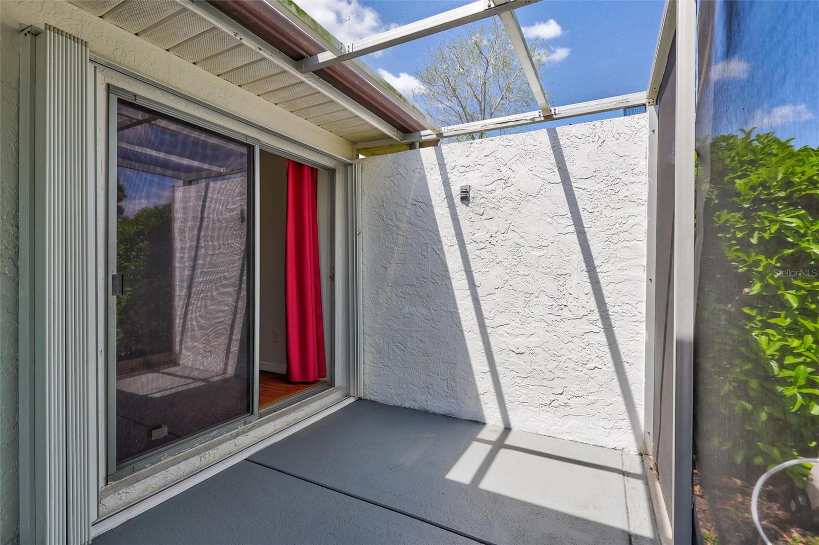 Extra lanai off of bedroom