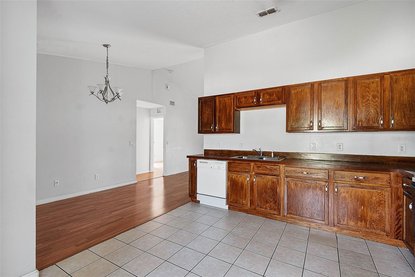 8 RAINSTONE LN, PALM COAST, FL, 32164
