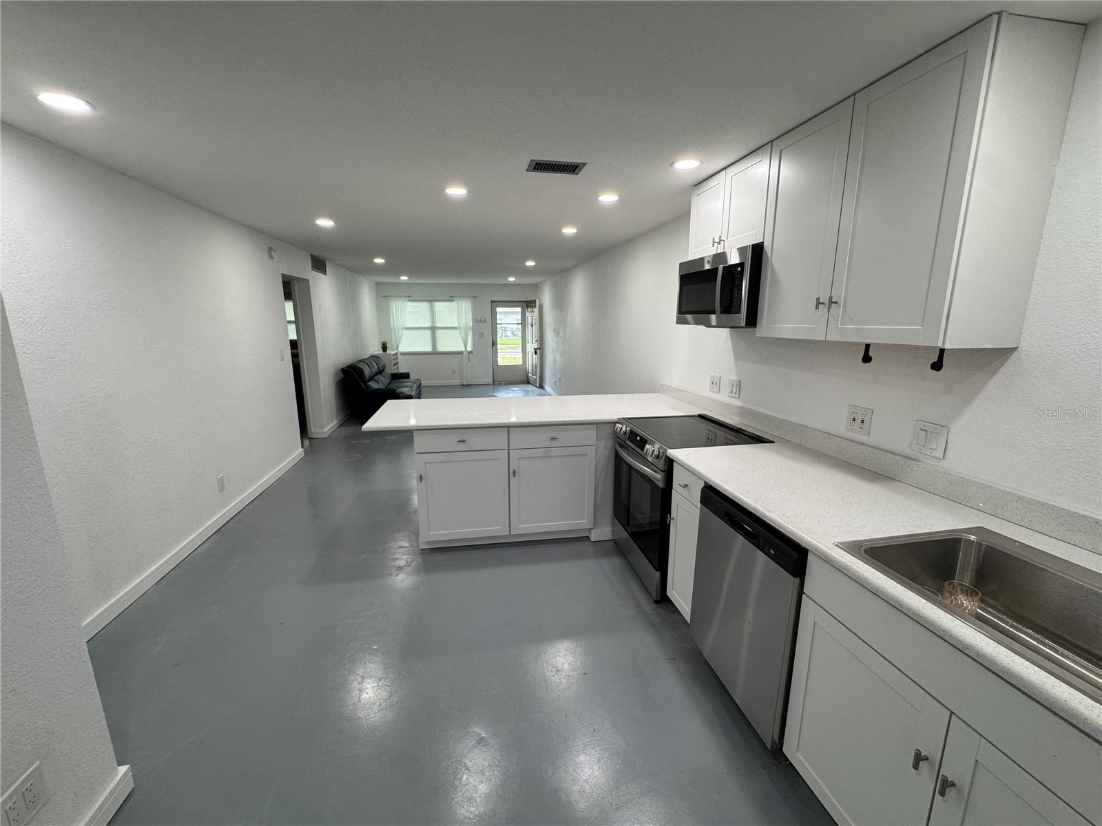 5720 13TH AVE N #106B, ST PETERSBURG, FL, 33710