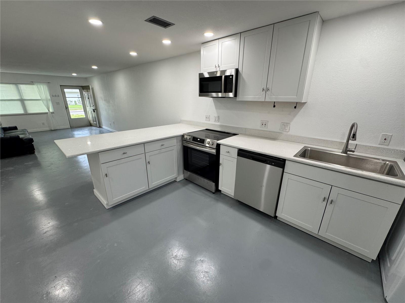 5720 13TH AVE N #106B, ST PETERSBURG, FL, 33710