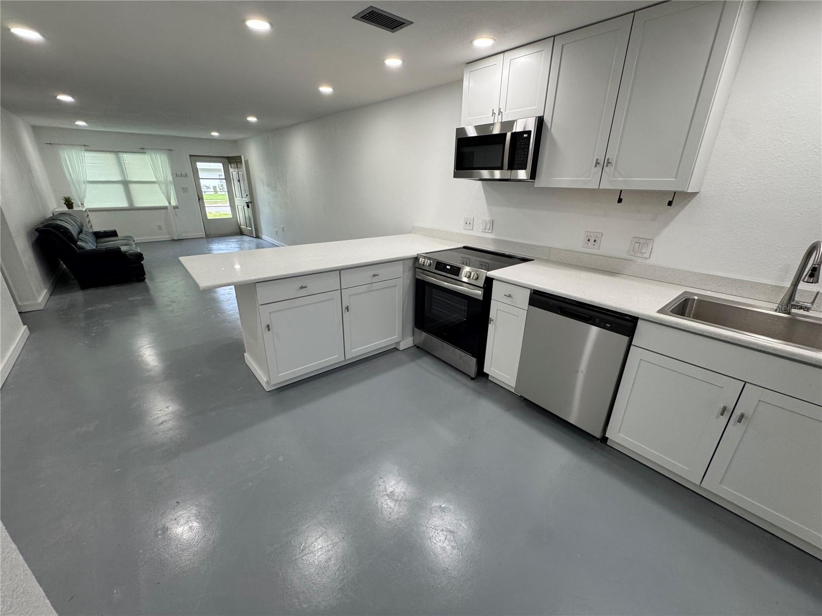5720 13TH AVE N #106B, ST PETERSBURG, FL, 33710