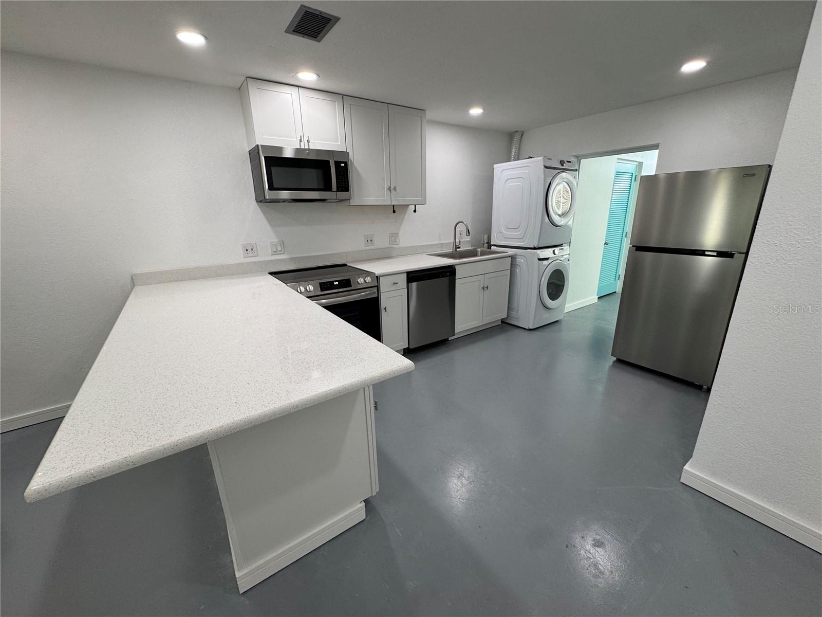 5720 13TH AVE N #106B, ST PETERSBURG, FL, 33710
