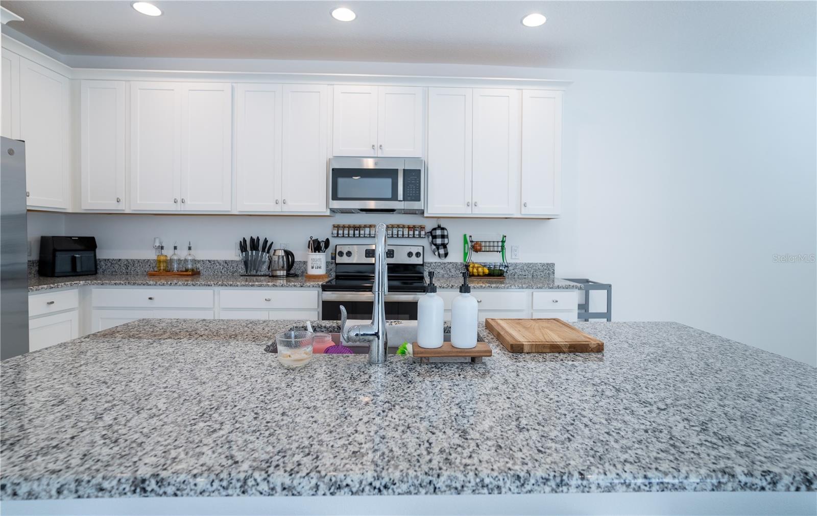 37860 BEACON BRICK DR, ZEPHYRHILLS, FL, 33540