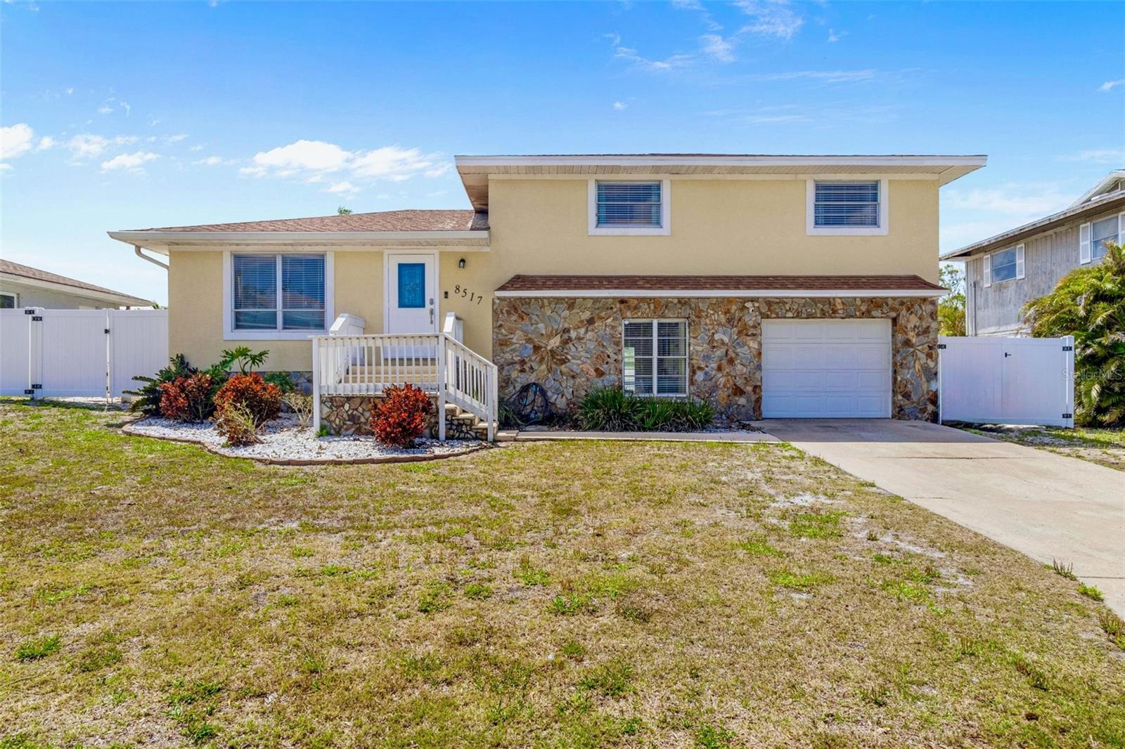 8517 43RD AVE W, BRADENTON, FL, 34209