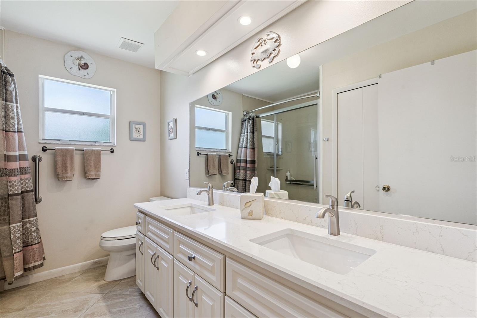 25933 NEWCOMBE CIR, LEESBURG, FL, 34748