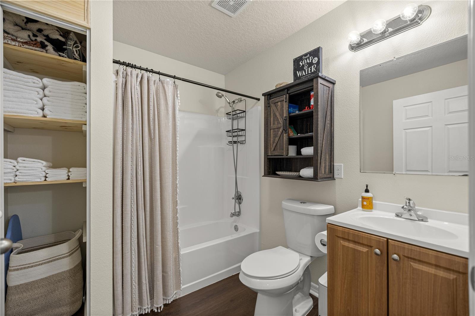 8121 COUNTY ROAD 243B, WILDWOOD, FL, 34785