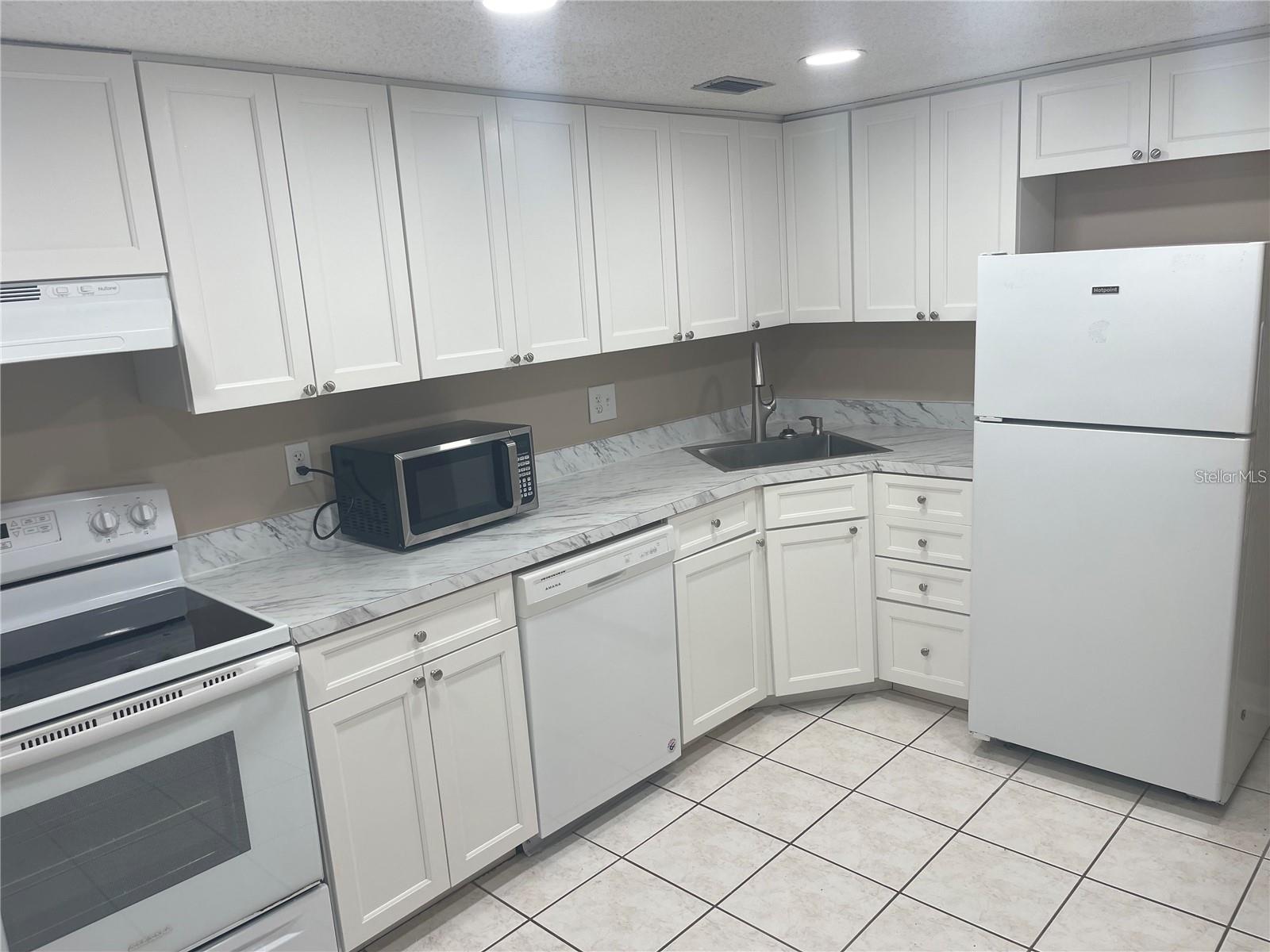851 BAYWAY BLVD #103, CLEARWATER BEACH, FL, 33767
