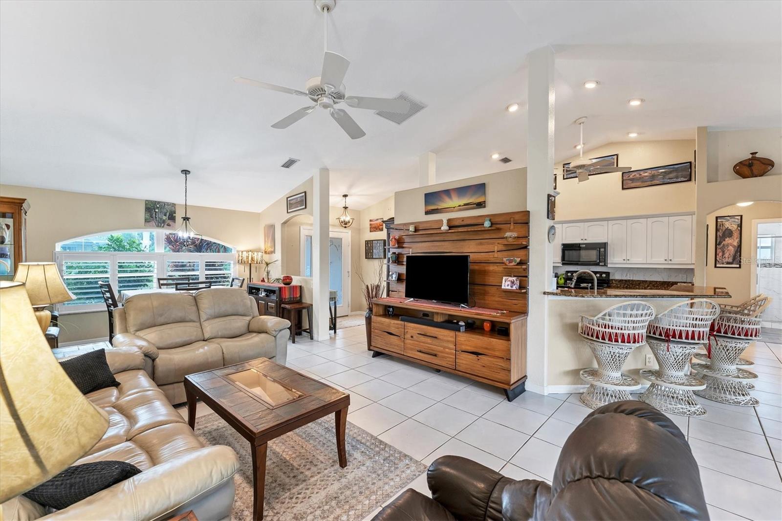 2555 DIXON TER, PORT CHARLOTTE, FL, 33981
