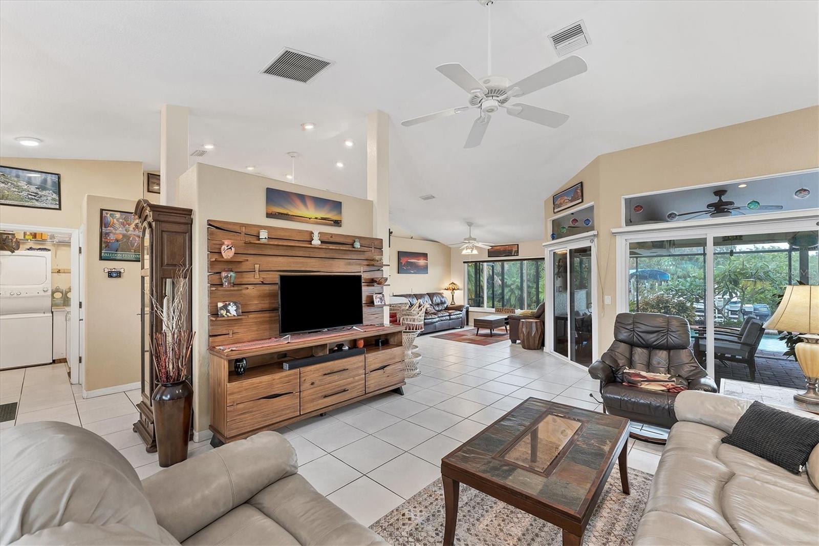 2555 DIXON TER, PORT CHARLOTTE, FL, 33981