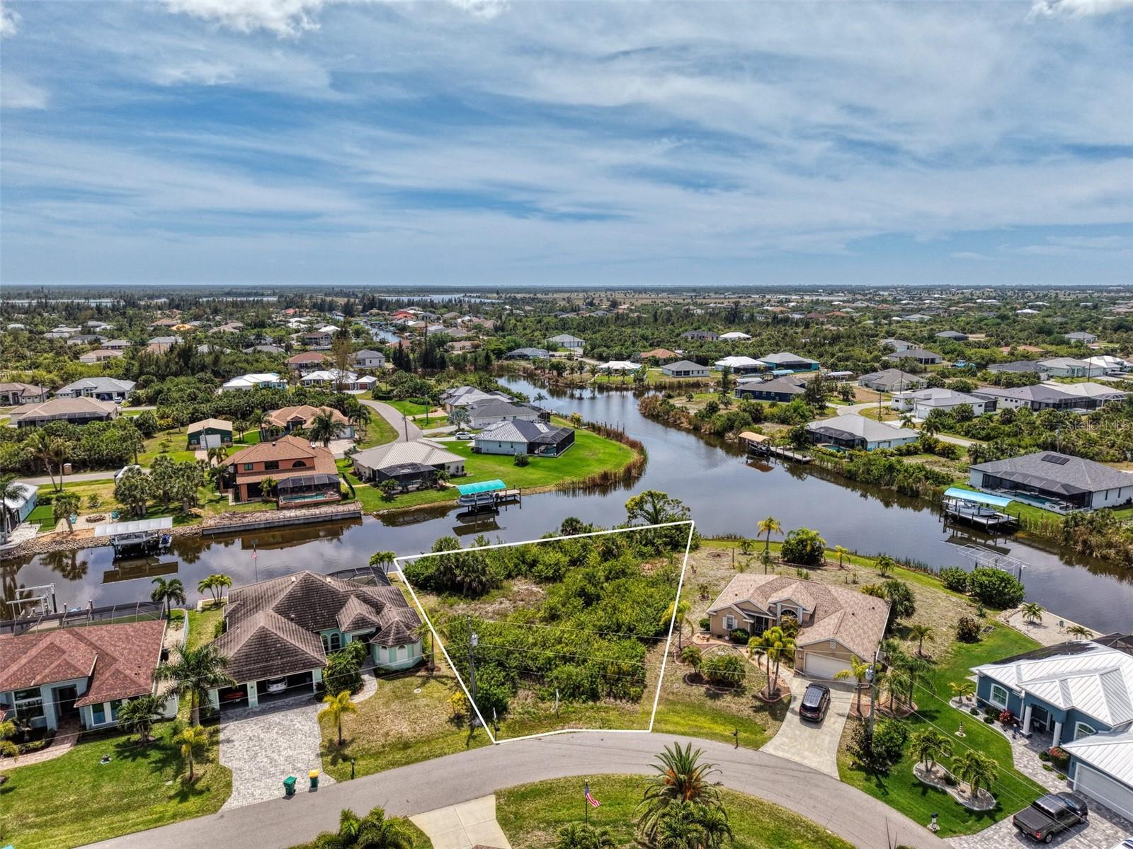 15304 HENNIPEN CIR, PORT CHARLOTTE, FL, 33981