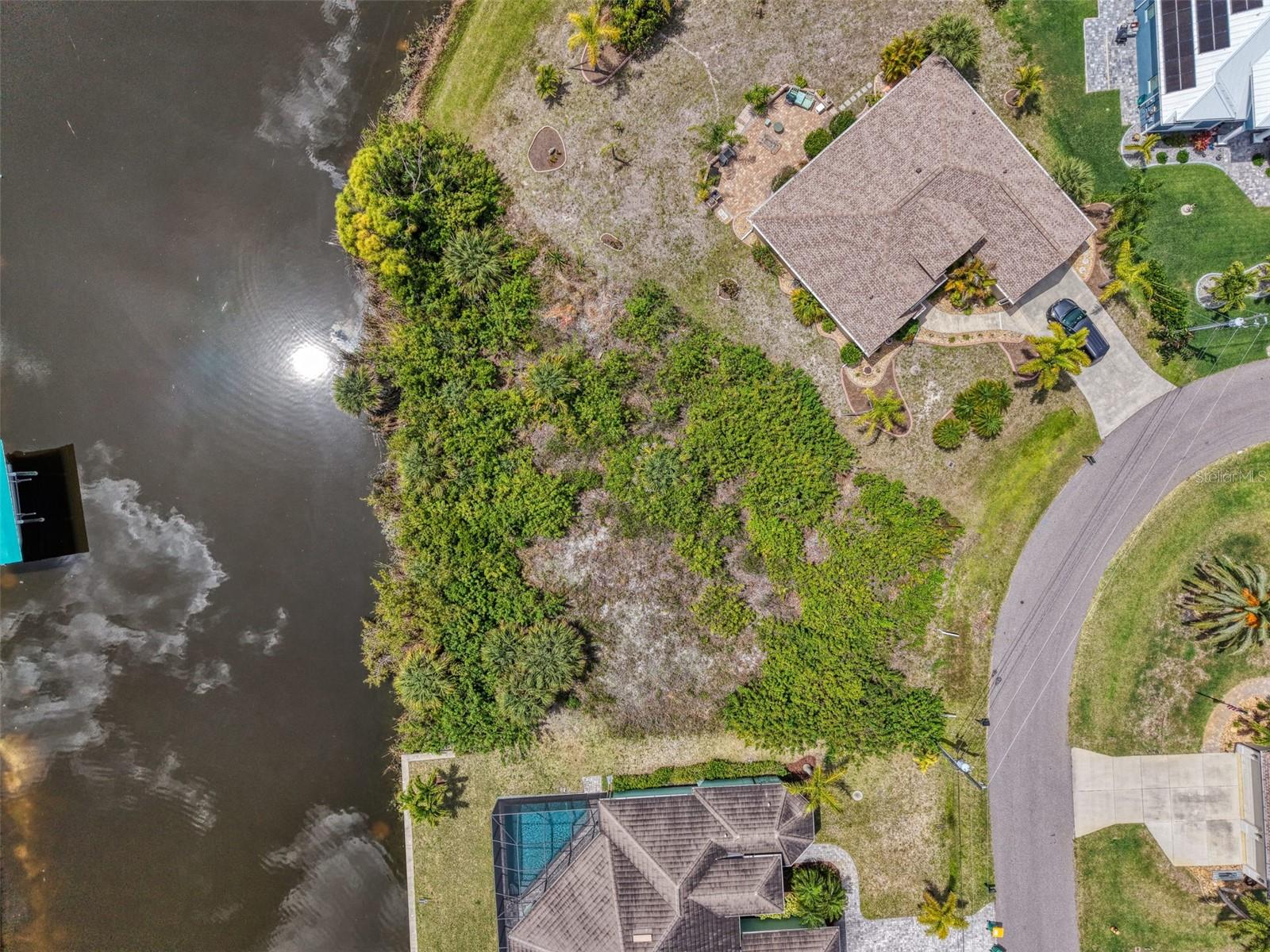 15304 HENNIPEN CIR, PORT CHARLOTTE, FL, 33981