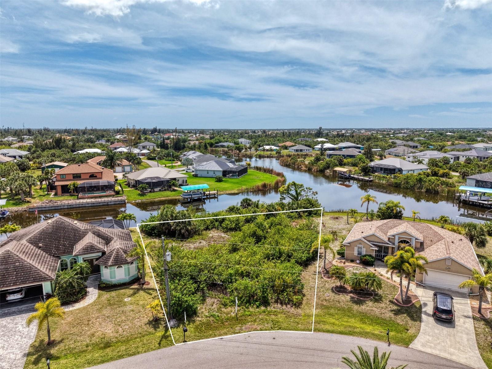 15304 HENNIPEN CIR, PORT CHARLOTTE, FL, 33981
