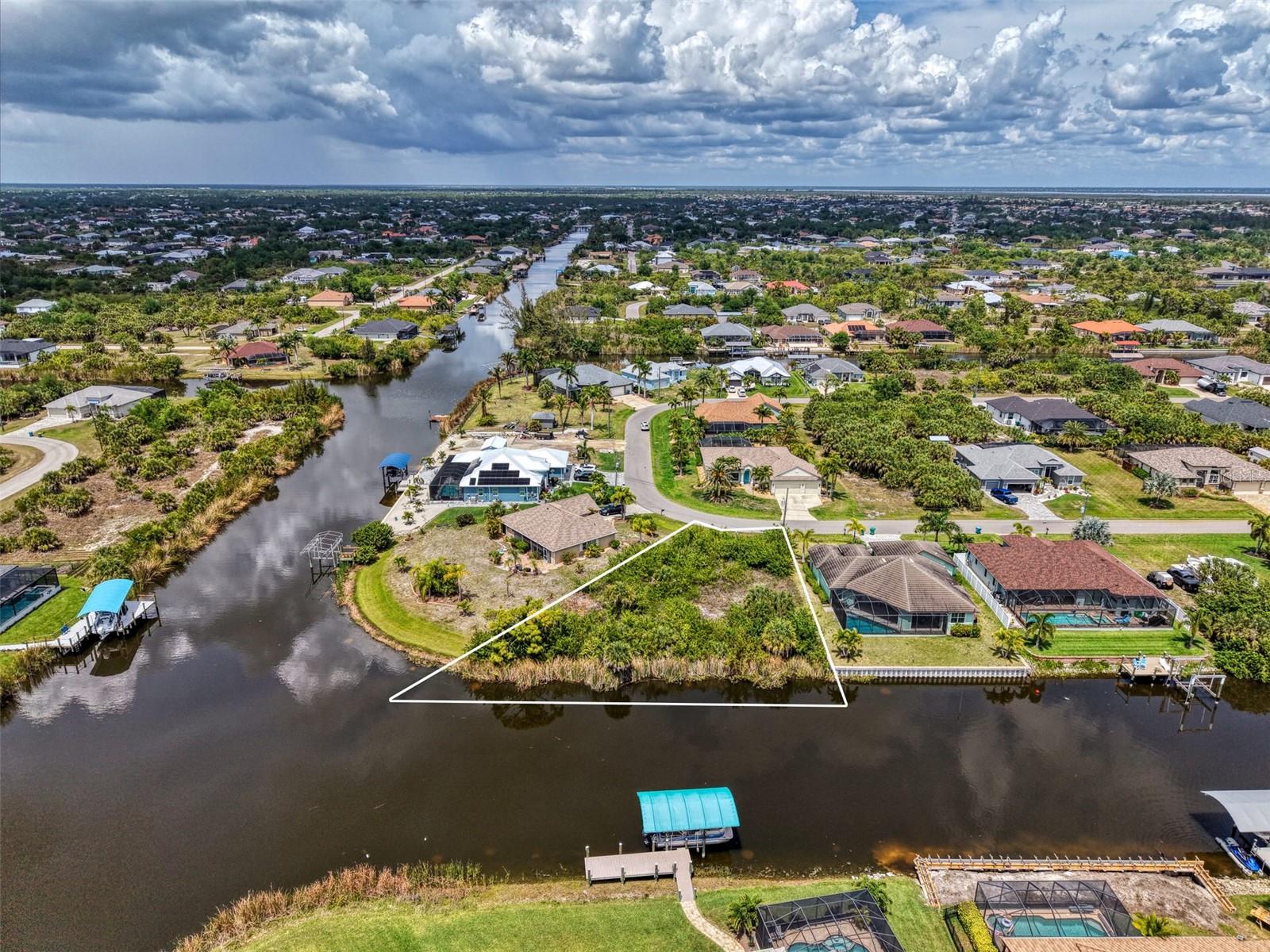 15304 HENNIPEN CIR, PORT CHARLOTTE, FL, 33981