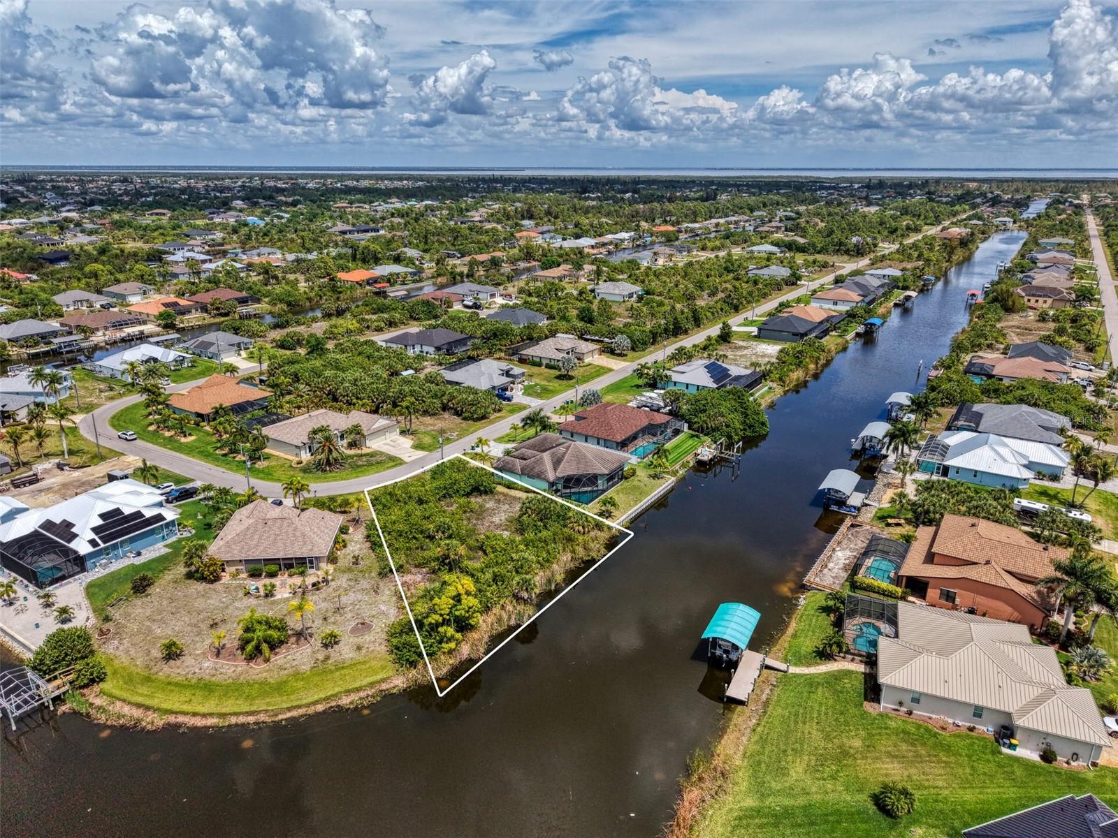 15304 HENNIPEN CIR, PORT CHARLOTTE, FL, 33981