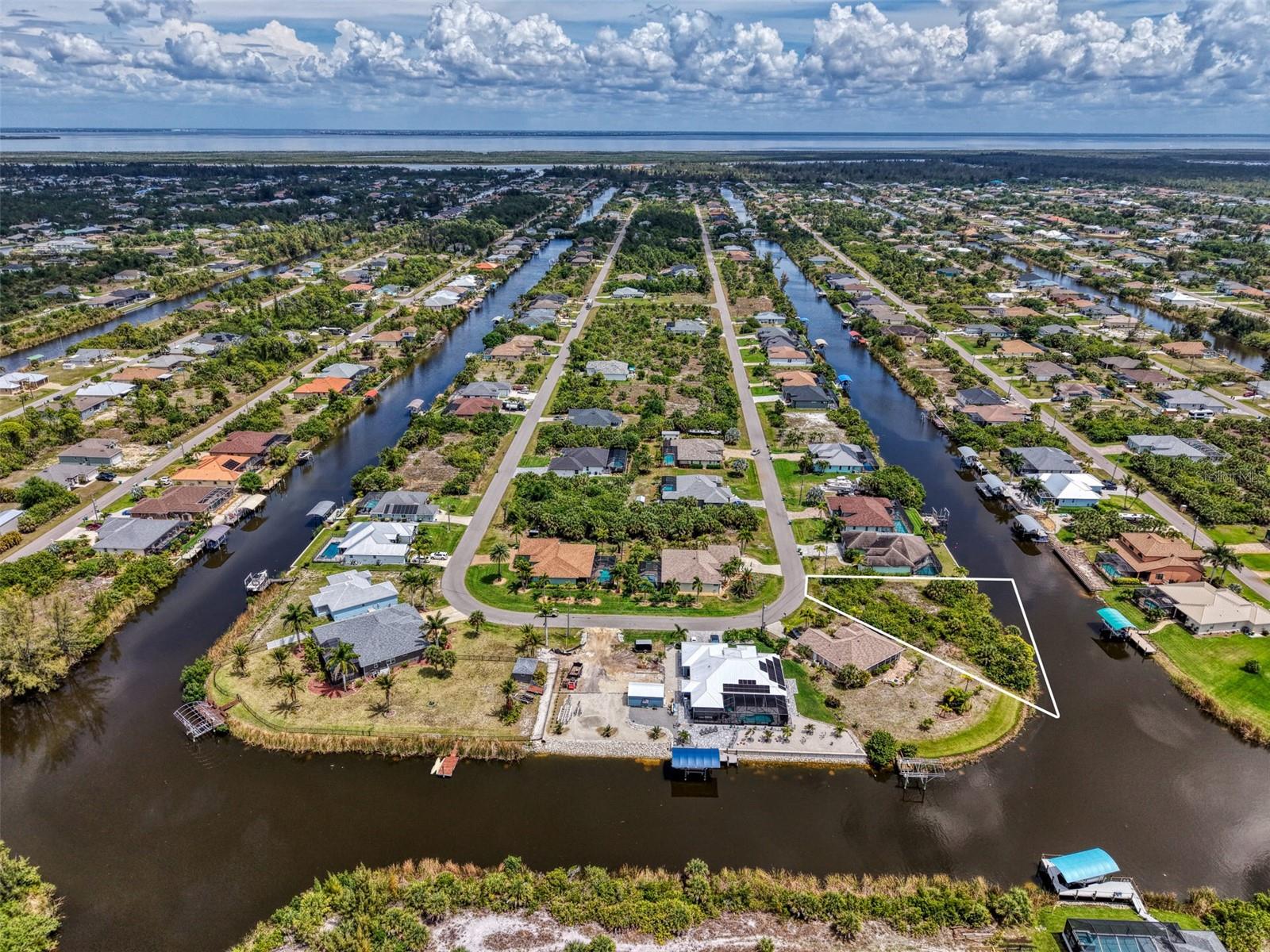 15304 HENNIPEN CIR, PORT CHARLOTTE, FL, 33981