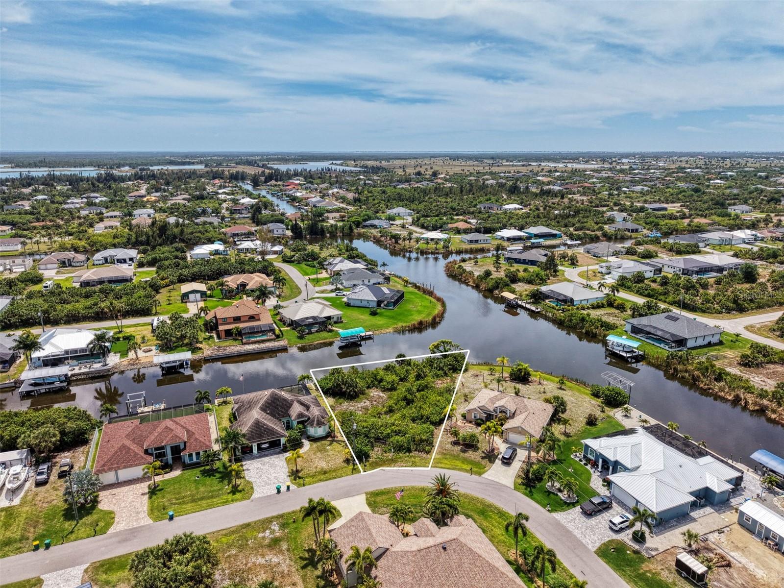 15304 HENNIPEN CIR, PORT CHARLOTTE, FL, 33981