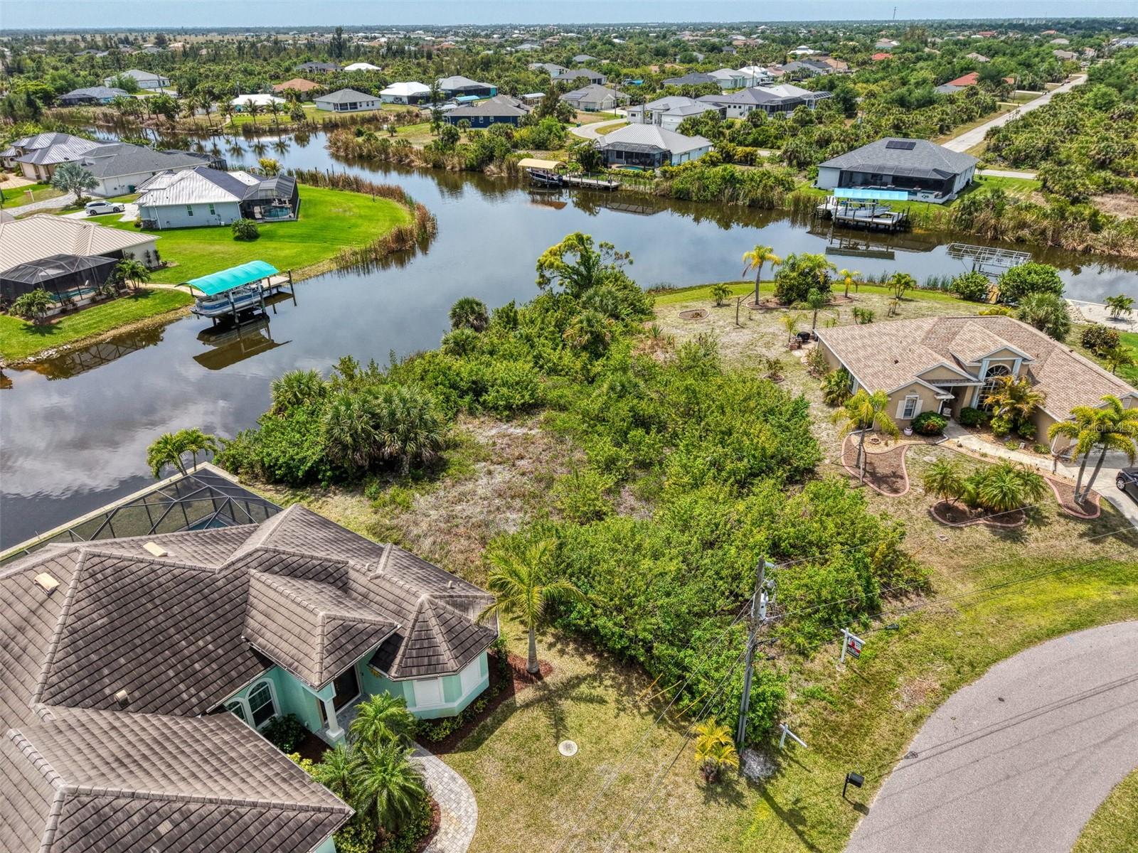 15304 HENNIPEN CIR, PORT CHARLOTTE, FL, 33981