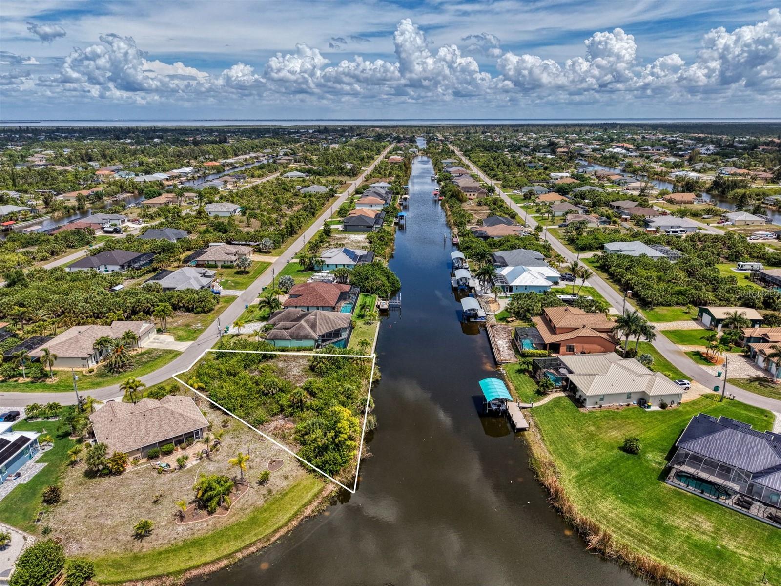 15304 HENNIPEN CIR, PORT CHARLOTTE, FL, 33981