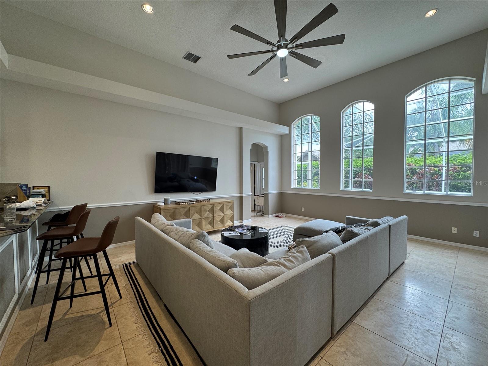 8731 TANTALLON CIR, TAMPA, FL, 33647