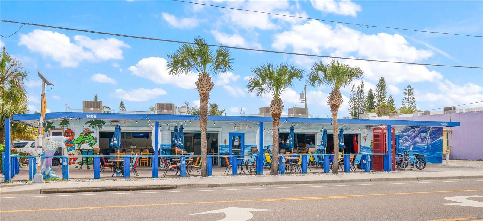 Inviting eateries along Gulf Blvd.