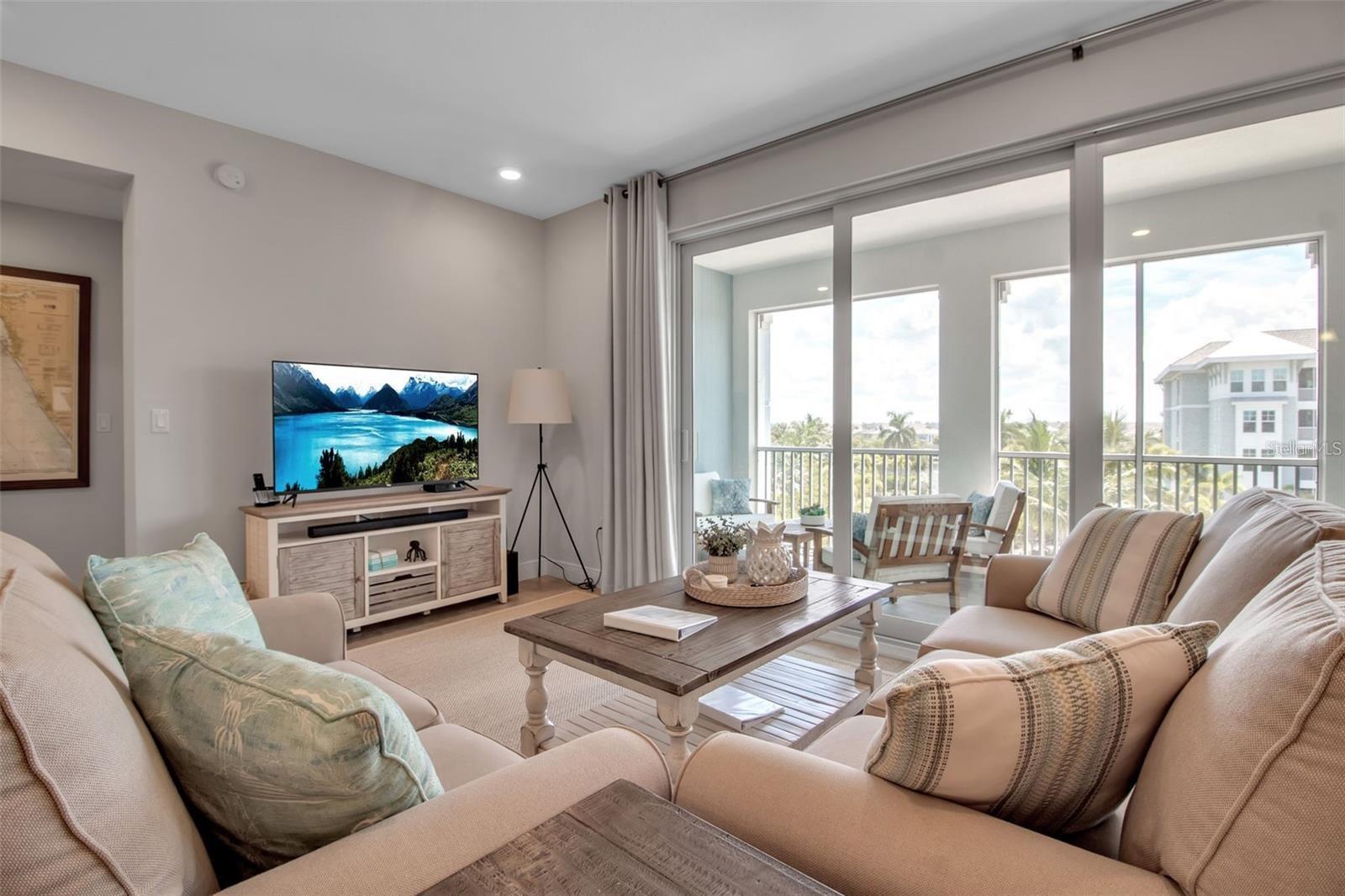 376 ARUBA CIR #301, BRADENTON, FL, 34209