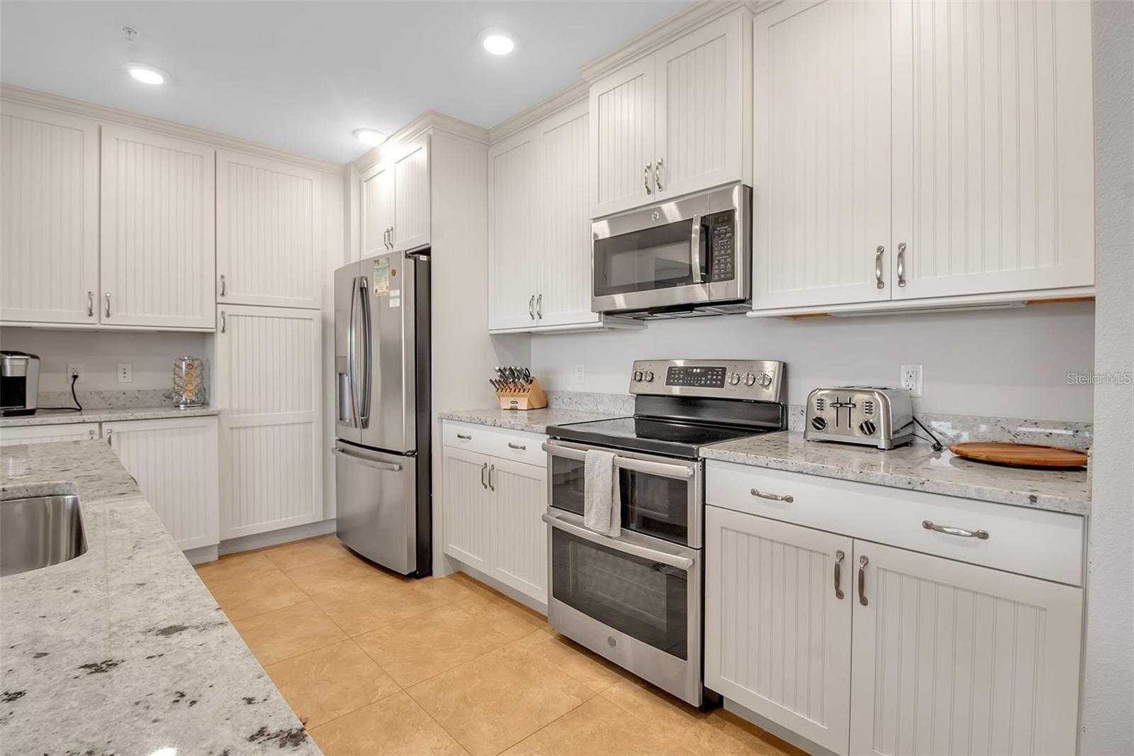 376 ARUBA CIR #301, BRADENTON, FL, 34209