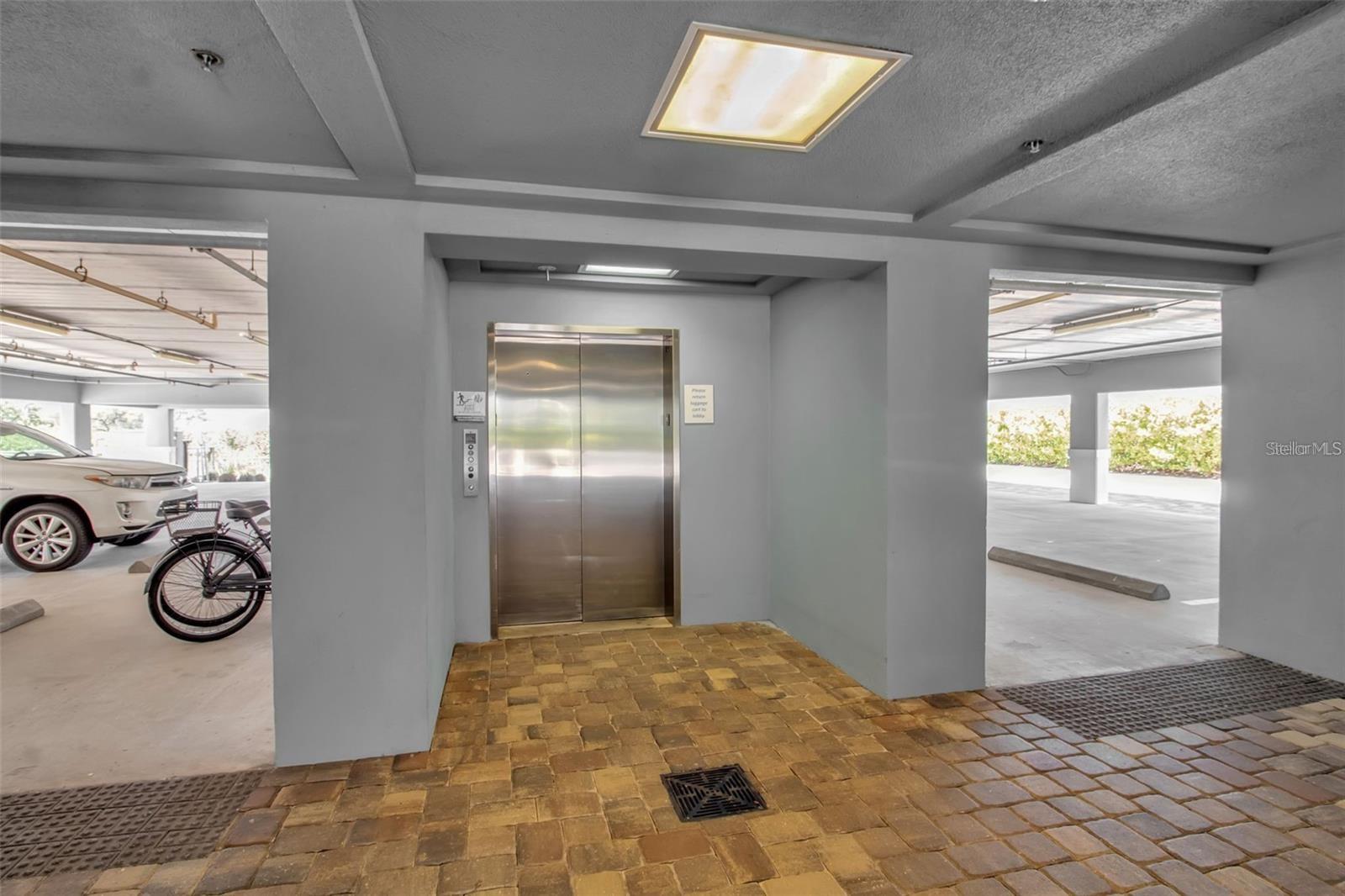 376 ARUBA CIR #301, BRADENTON, FL, 34209