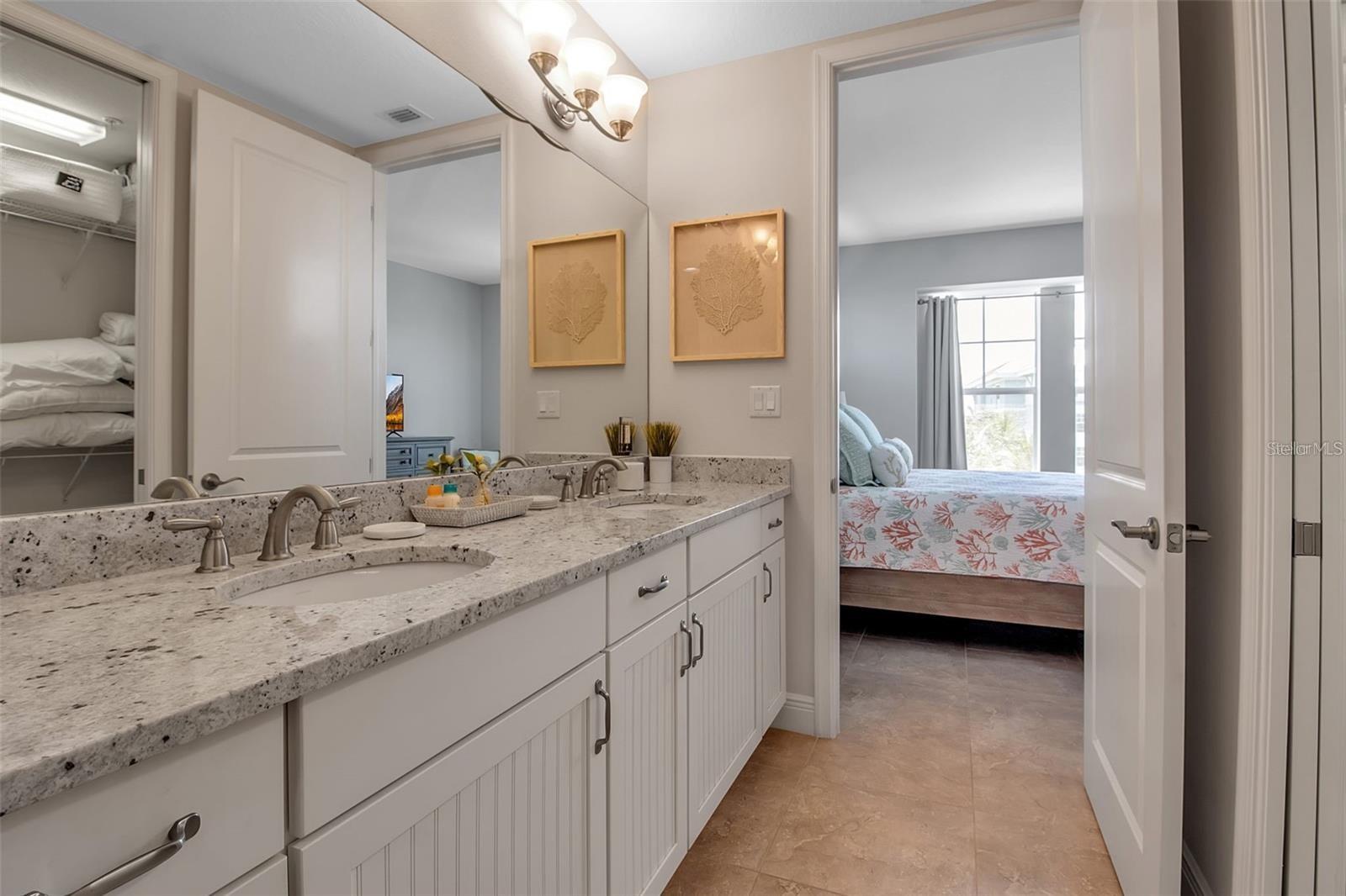 376 ARUBA CIR #301, BRADENTON, FL, 34209