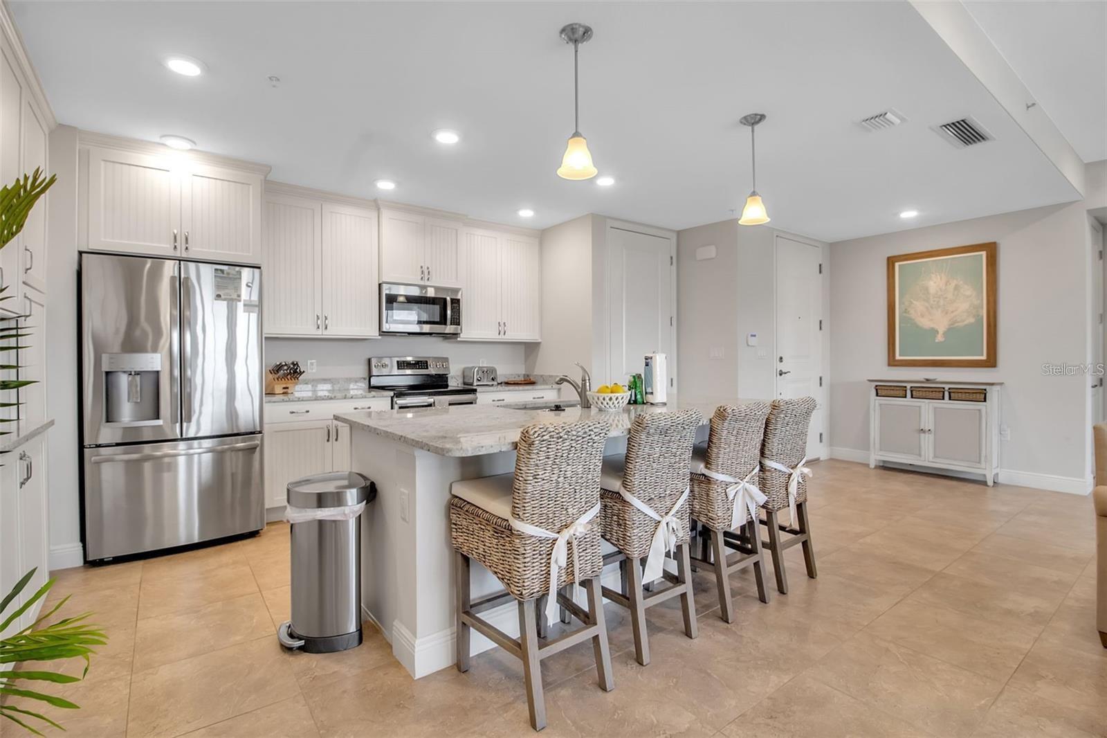 376 ARUBA CIR #301, BRADENTON, FL, 34209