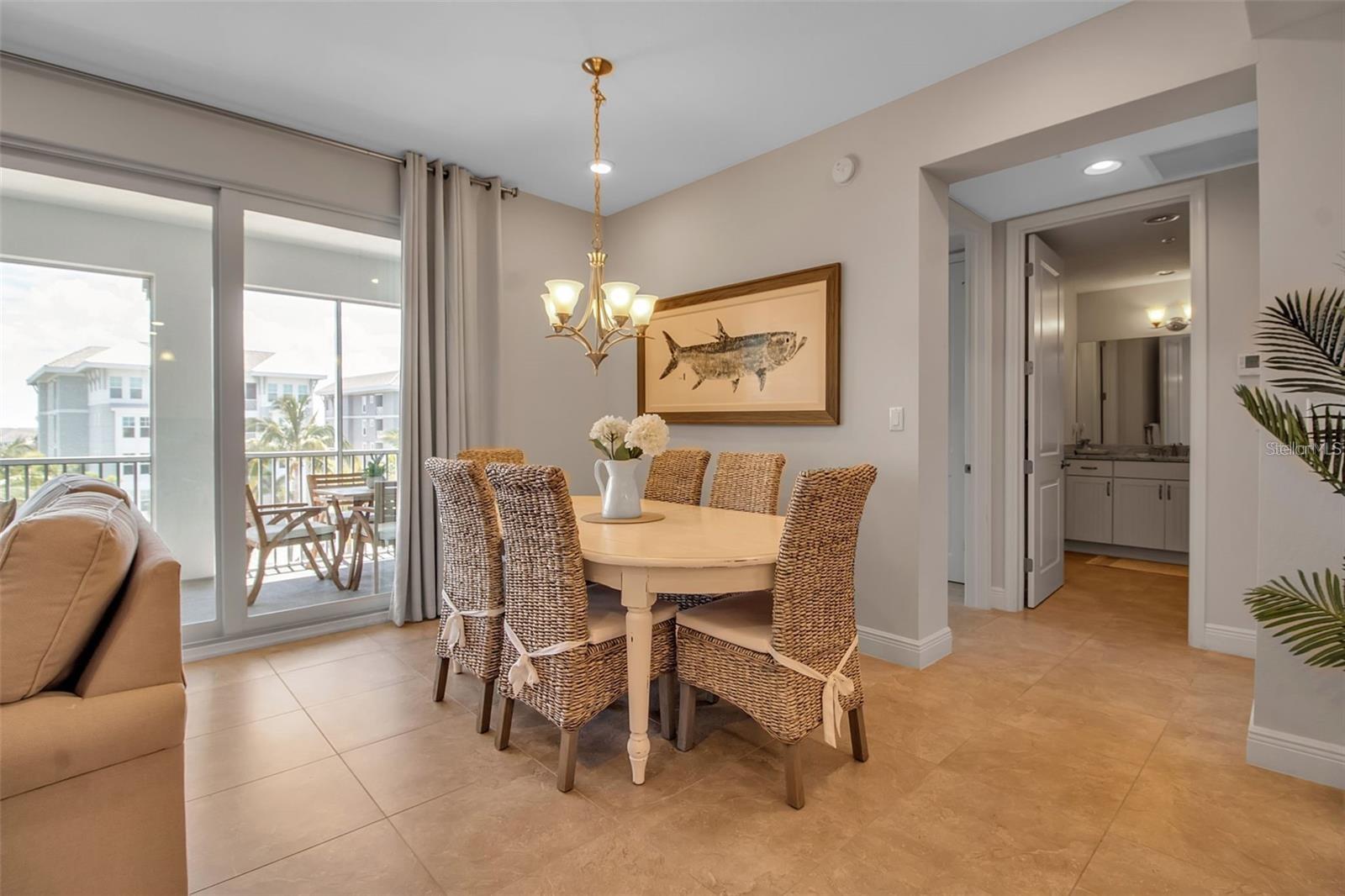 376 ARUBA CIR #301, BRADENTON, FL, 34209