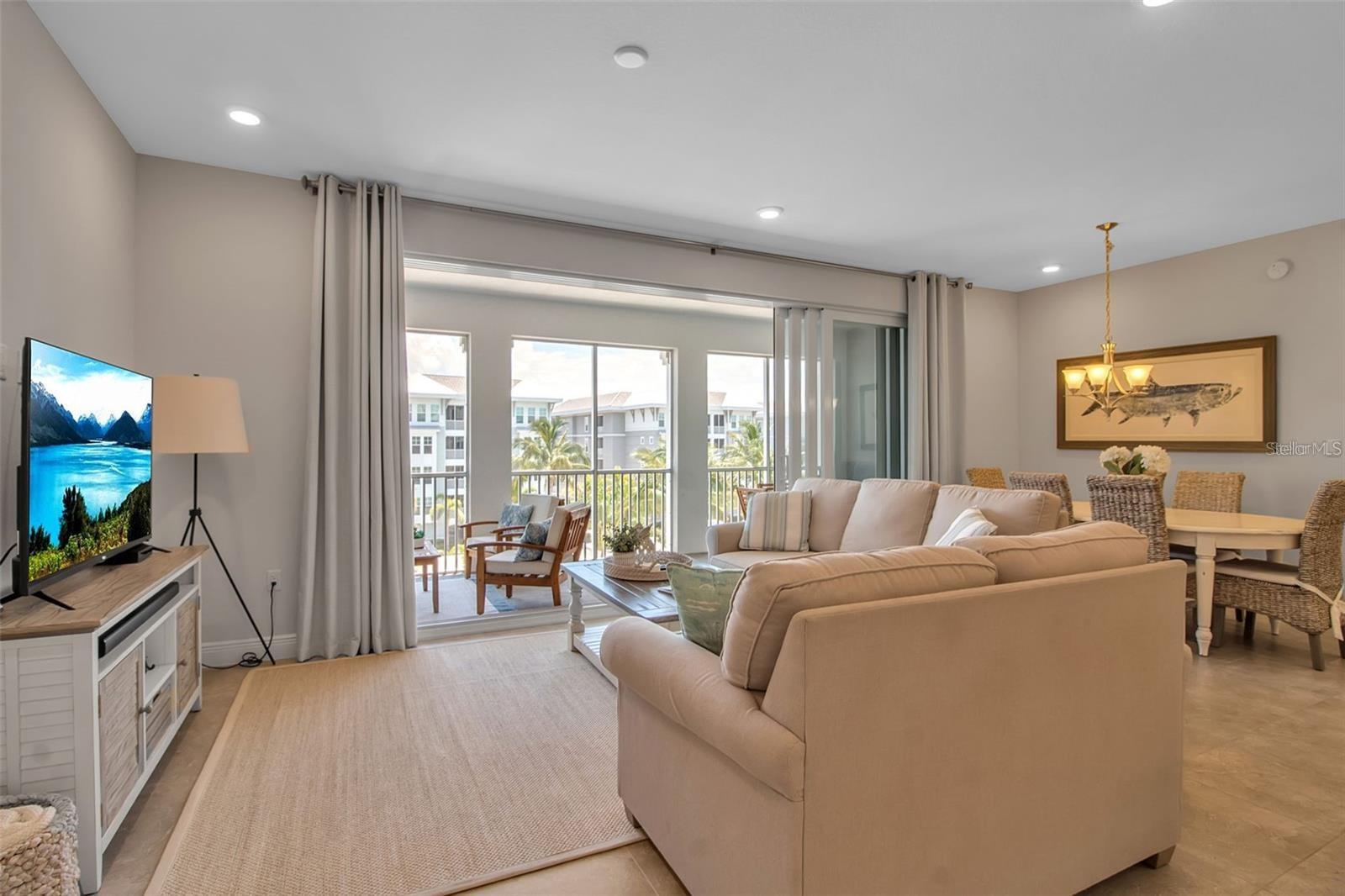 376 ARUBA CIR #301, BRADENTON, FL, 34209