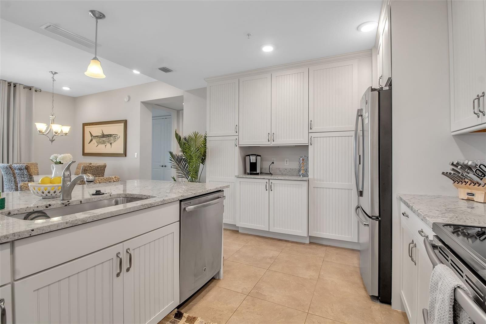 376 ARUBA CIR #301, BRADENTON, FL, 34209