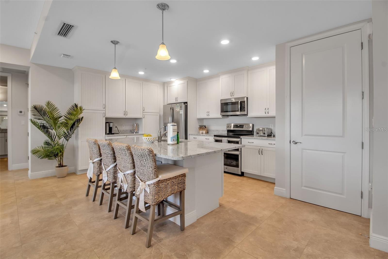 376 ARUBA CIR #301, BRADENTON, FL, 34209